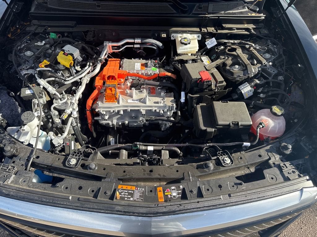 2025 Cadillac LYRIQ Luxury 2