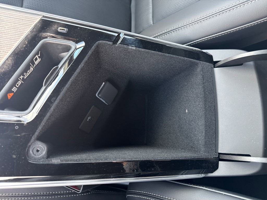 2025 Cadillac LYRIQ Luxury 2