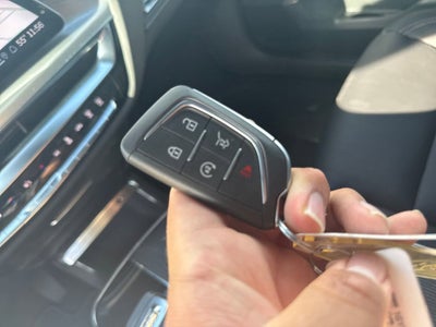 2025 Cadillac LYRIQ Luxury 2