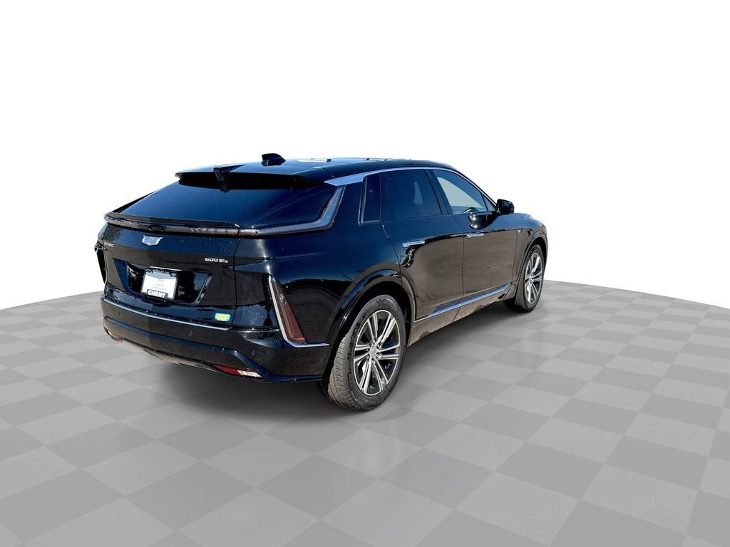 2025 Cadillac LYRIQ Luxury 2