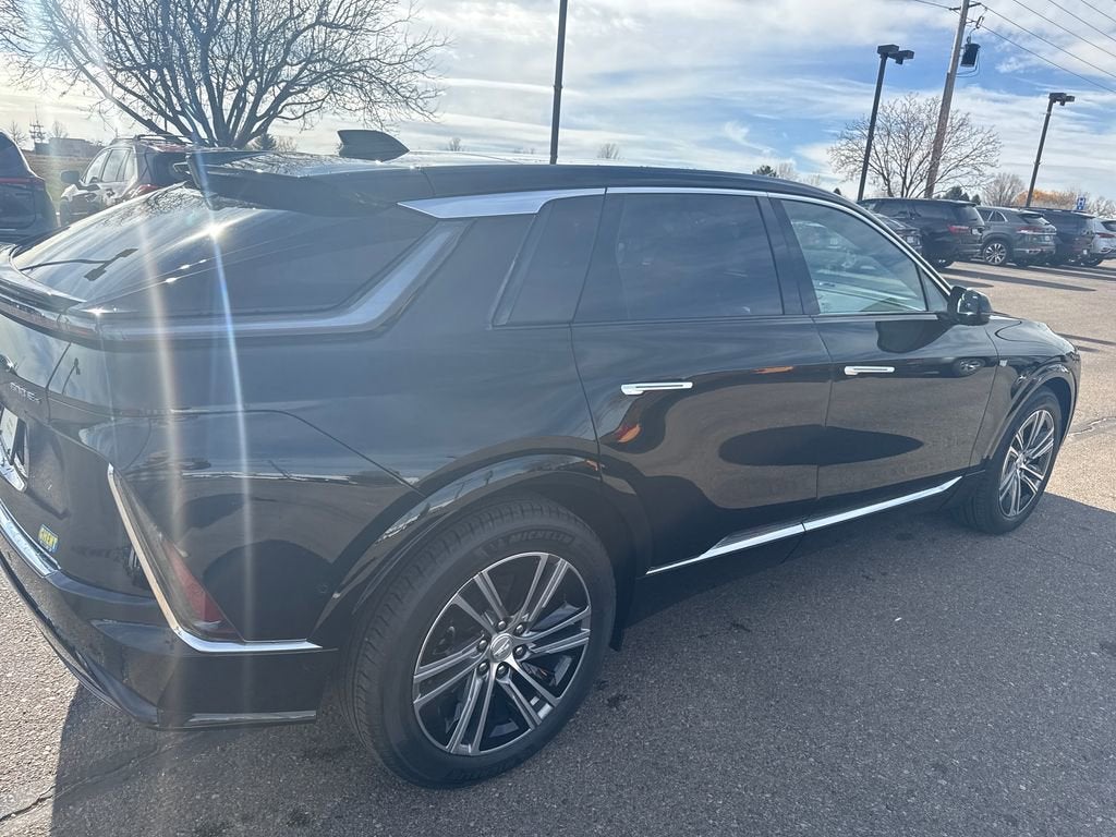 2025 Cadillac LYRIQ Luxury 2