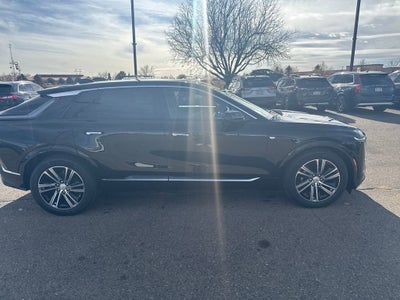 2025 Cadillac LYRIQ Luxury 2