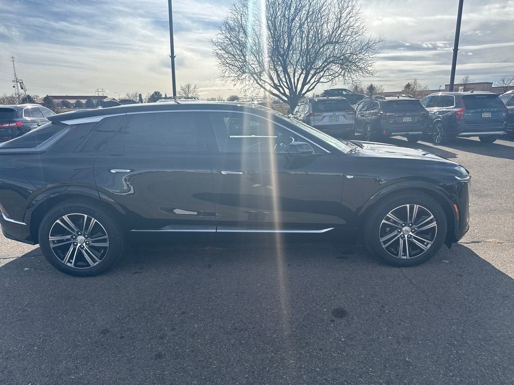 2025 Cadillac LYRIQ Luxury 2