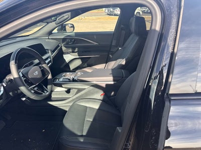 2025 Cadillac LYRIQ Luxury 2