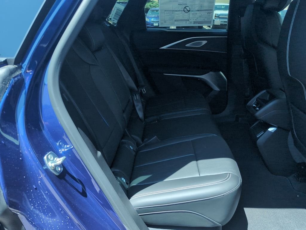 2025 Cadillac LYRIQ Sport 2